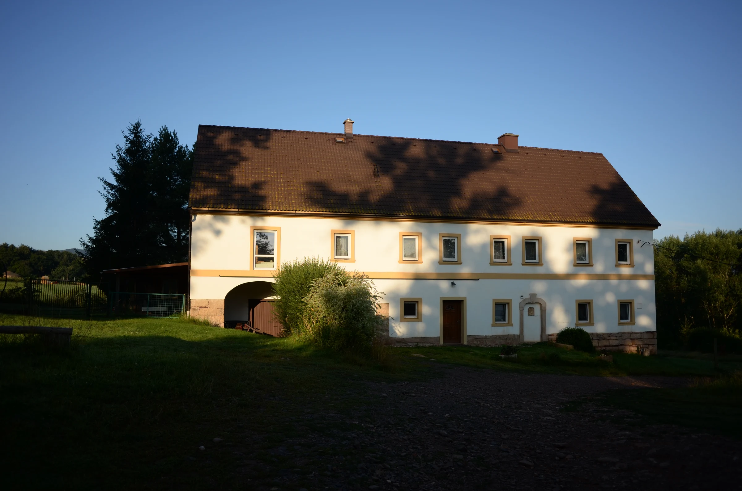 Průčelí budovy s Apartmánem 56